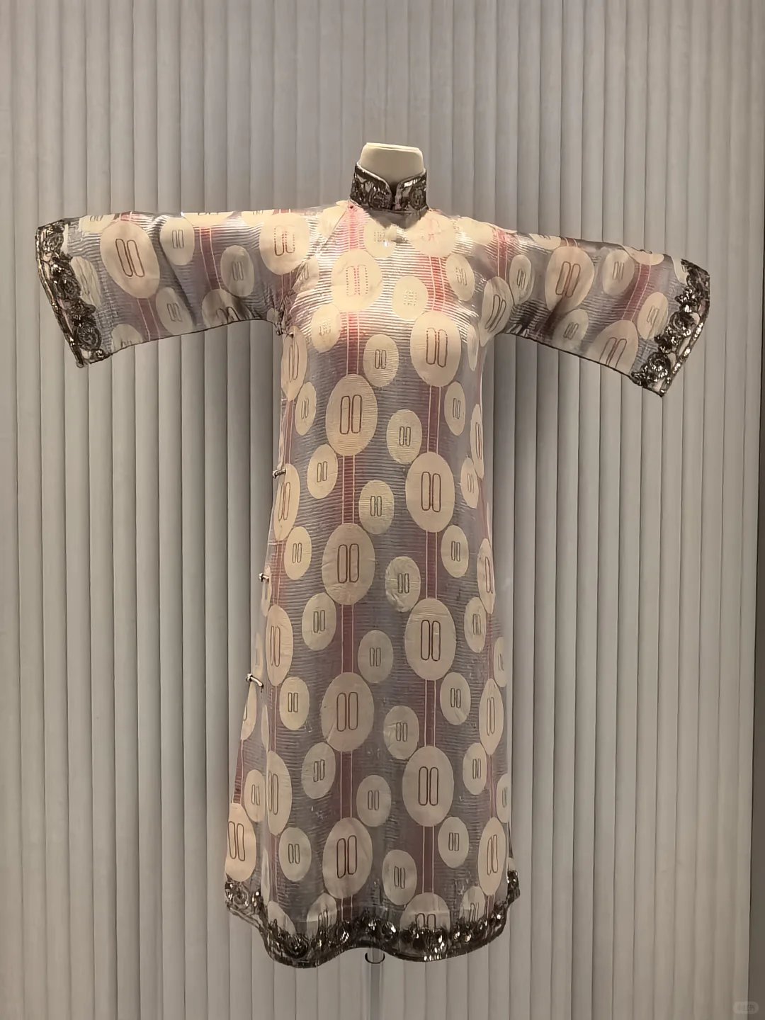 �Ϻ�����ݽ����������ղص�����չ���������ŵ���ʱ�� ���д�ͳ�����Ļ� �л�����֮