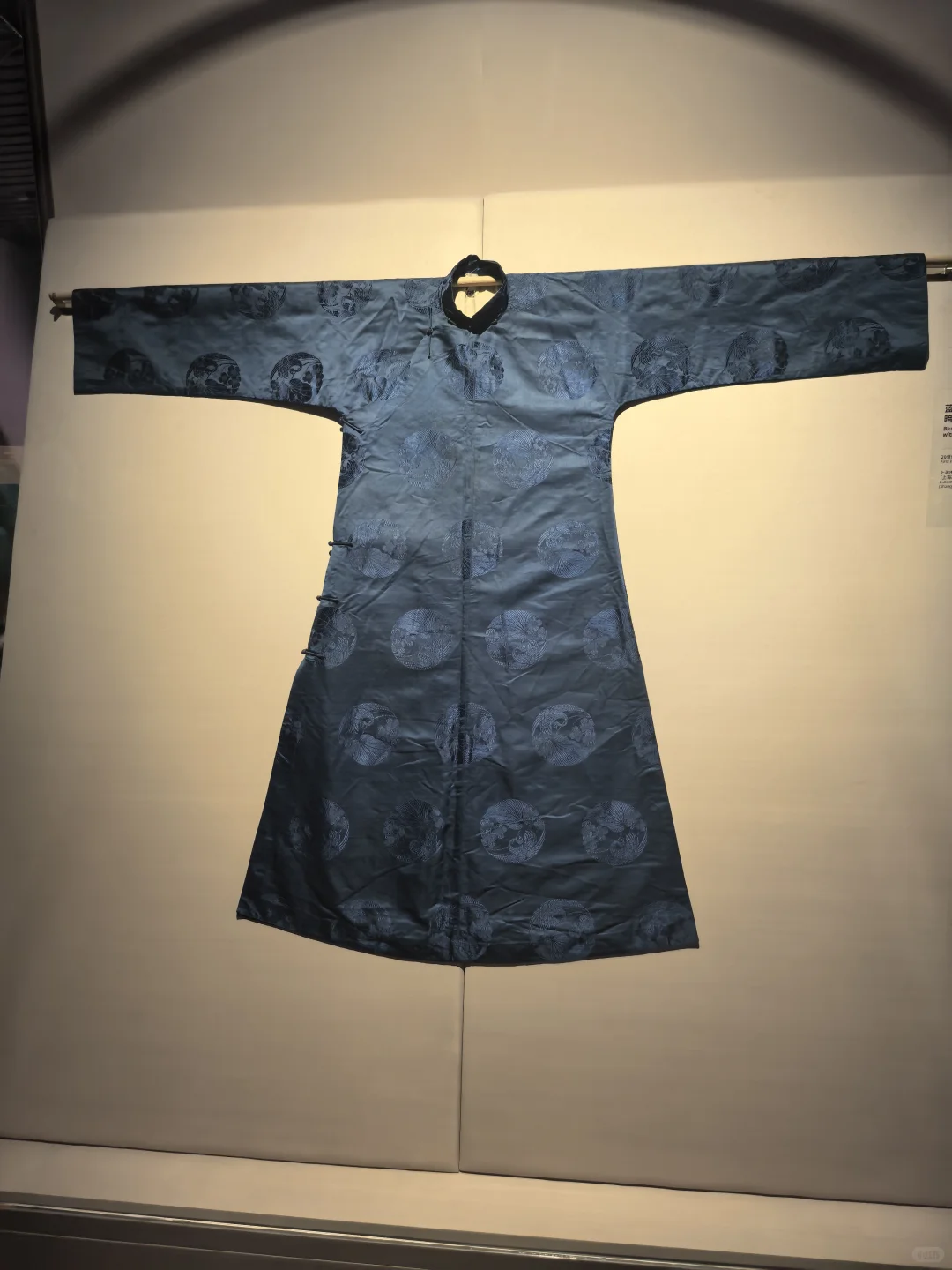 �Ϻ�����ݽ����������ղص�����չ���������ŵ���ʱ�� ���д�ͳ�����Ļ� �л�����֮