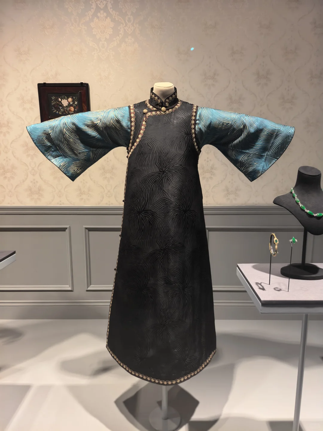 �Ϻ�����ݽ����������ղص�����չ���������ŵ���ʱ�� ���д�ͳ�����Ļ� �л�����֮