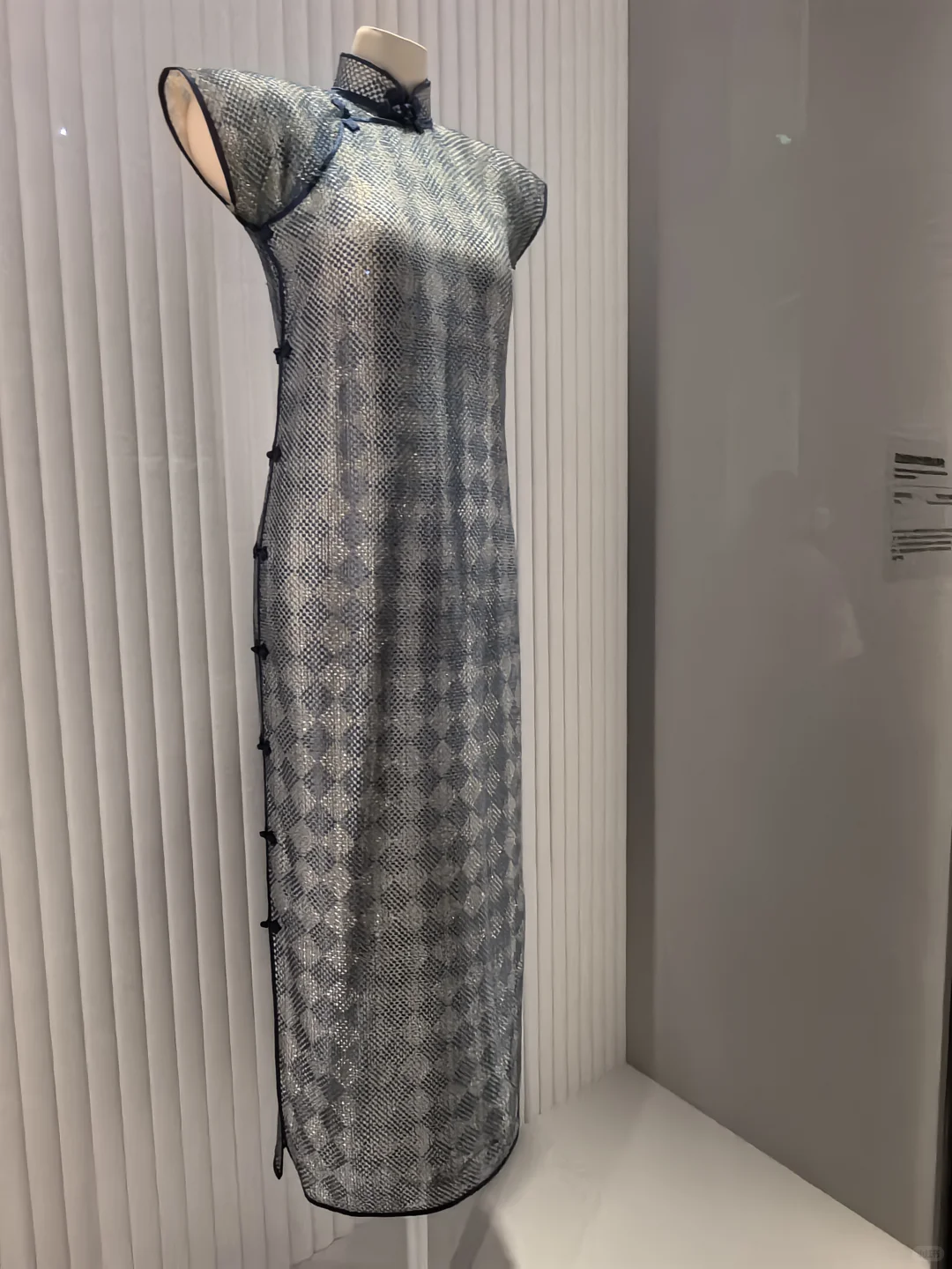 �Ϻ�����ݽ����������ղص�����չ���������ŵ���ʱ�� ���д�ͳ�����Ļ� �л�����֮