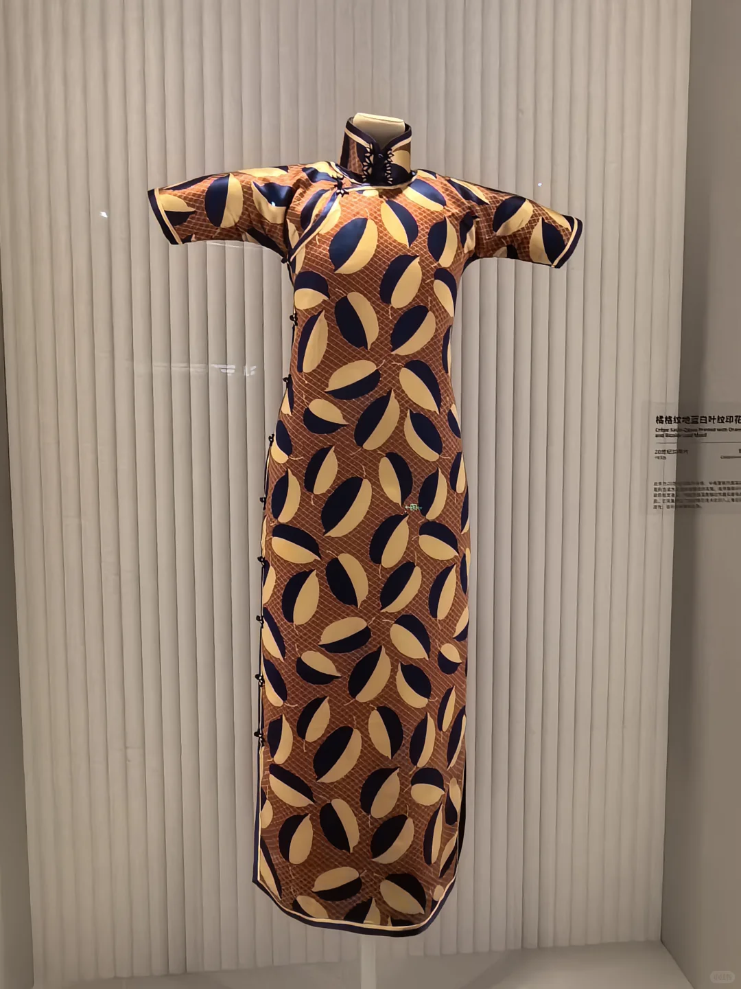 �Ϻ�����ݽ����������ղص�����չ���������ŵ���ʱ�� ���д�ͳ�����Ļ� �л�����֮