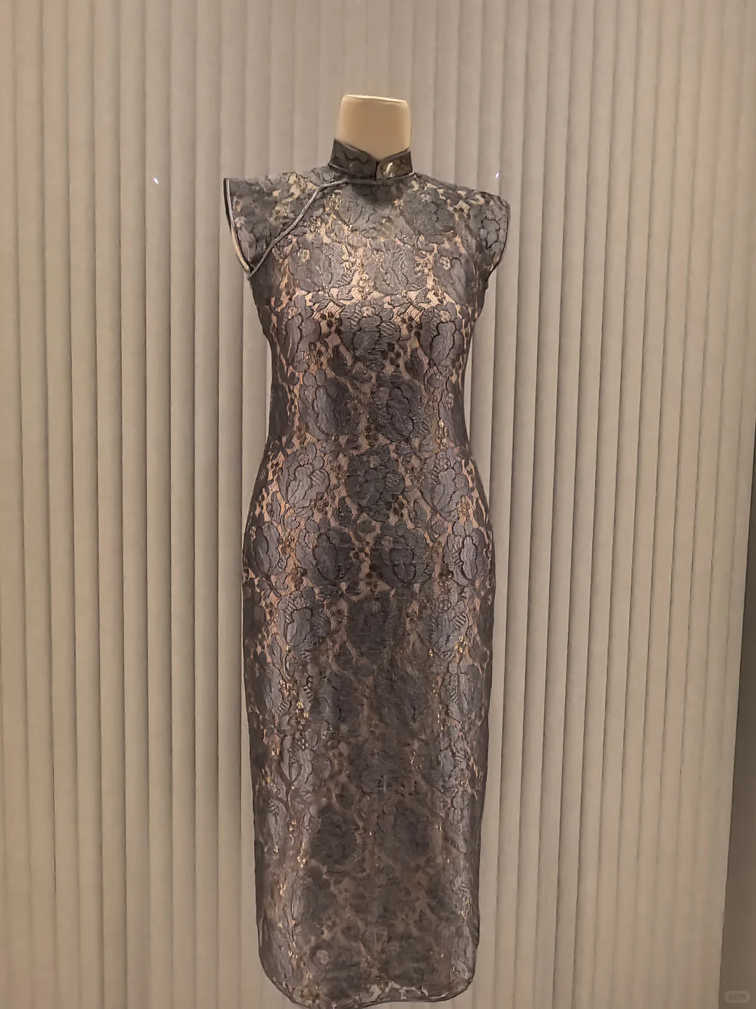 �Ϻ�����ݽ����������ղص�����չ���������ŵ���ʱ�� ���д�ͳ�����Ļ� �л�����֮