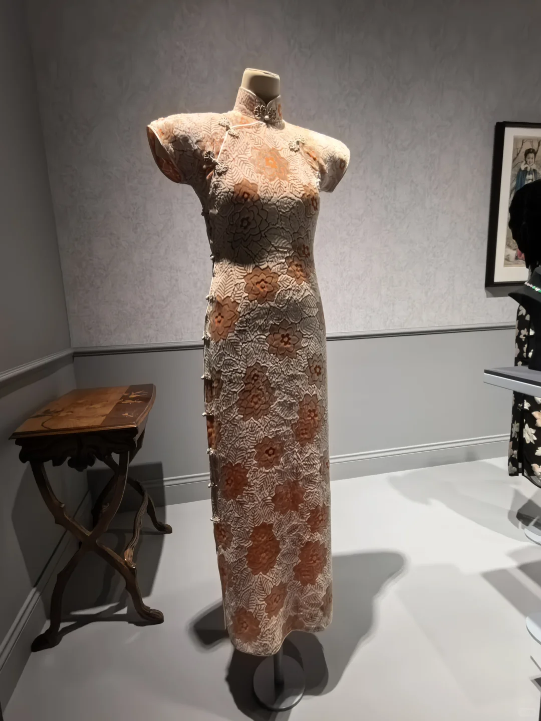 �Ϻ�����ݽ����������ղص�����չ���������ŵ���ʱ�� ���д�ͳ�����Ļ� �л�����֮