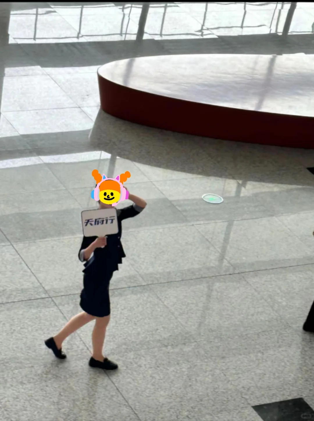 天府机场偶遇美女帅哥