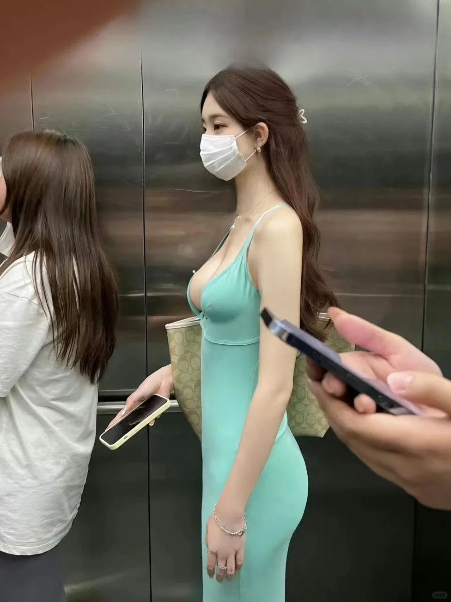 哇撒，电梯遇到一个美女