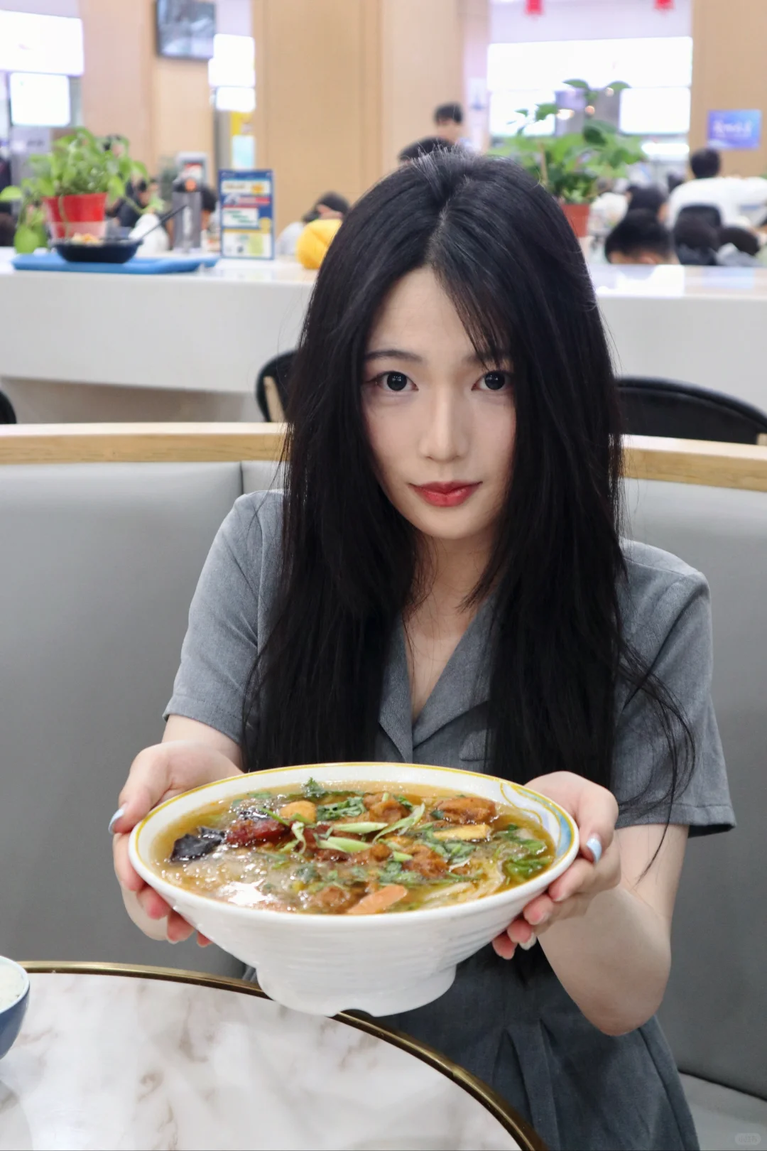 在兰大食堂拍美女