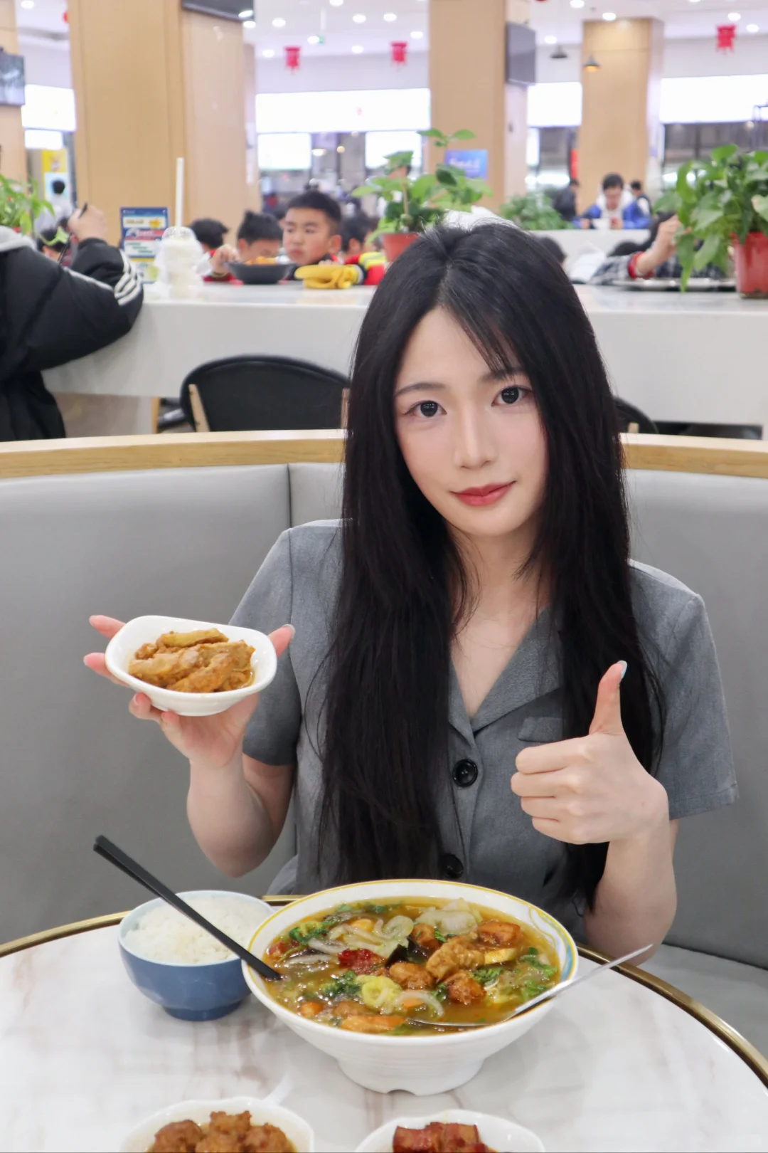 在兰大食堂拍美女