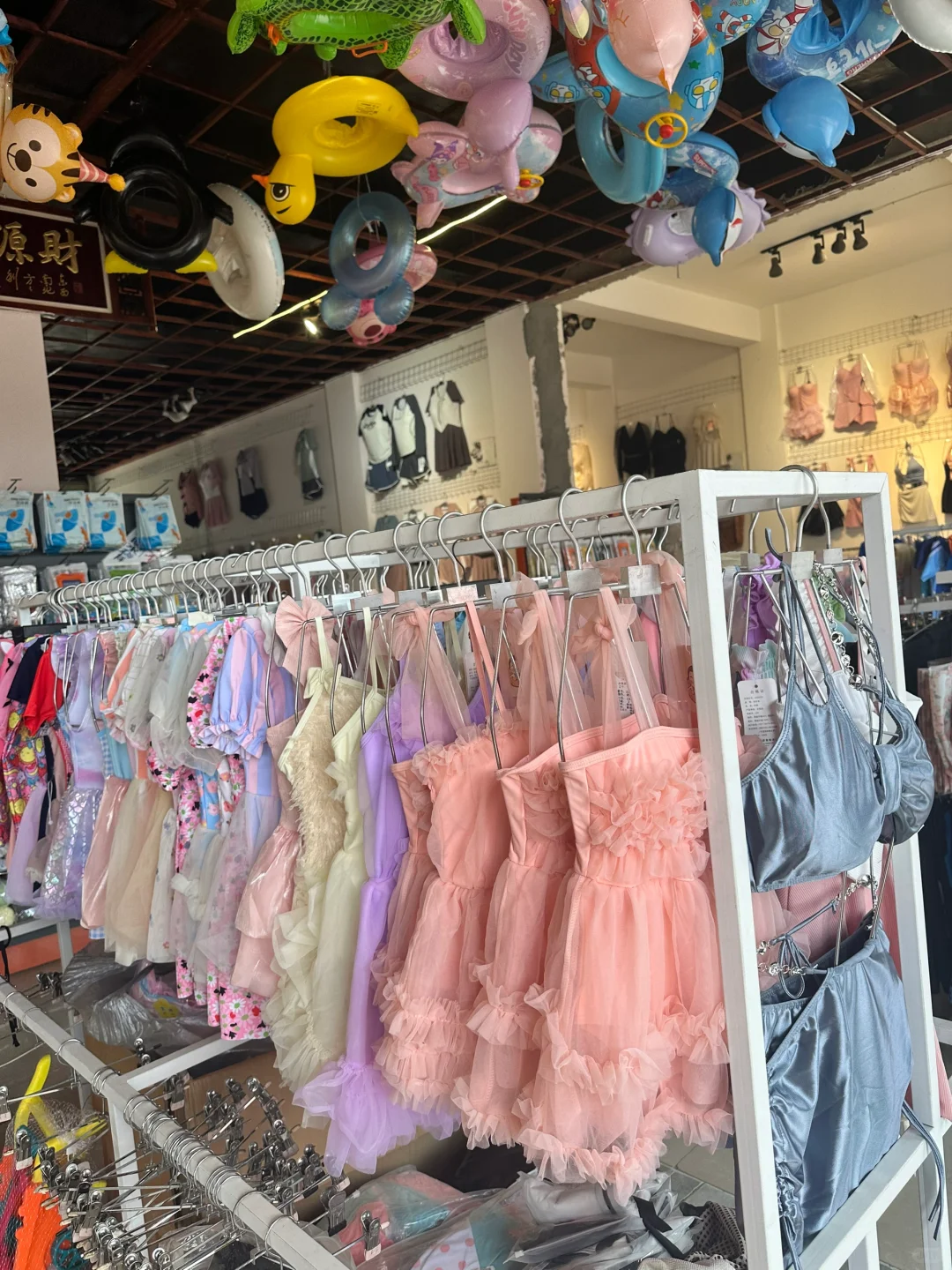 青鱼湾平价小众泳衣店铺