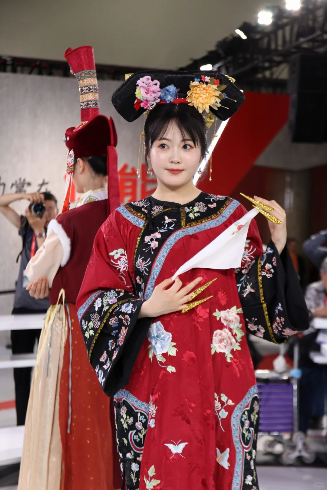PE展会好看的美女