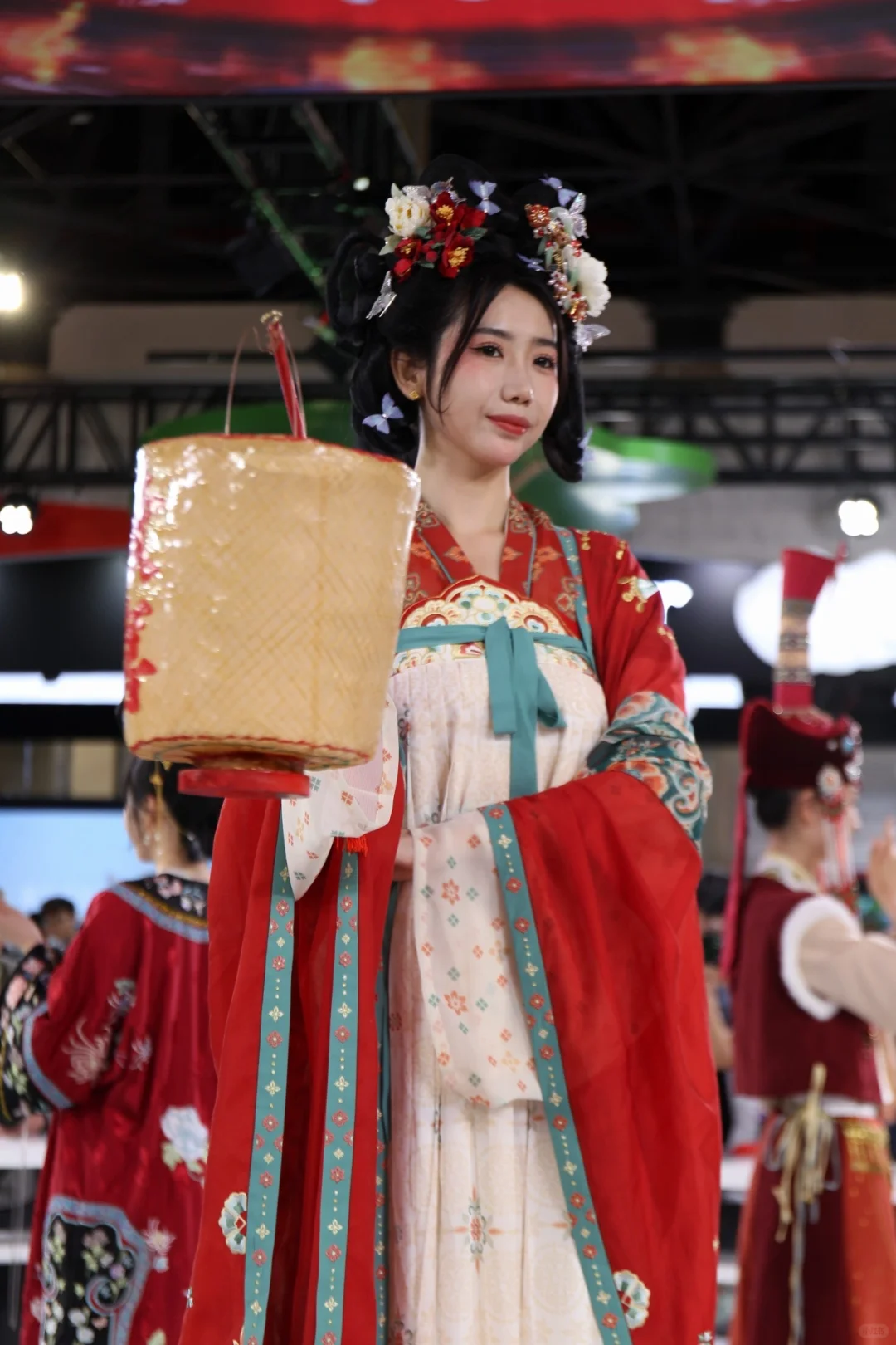 PE展会好看的美女