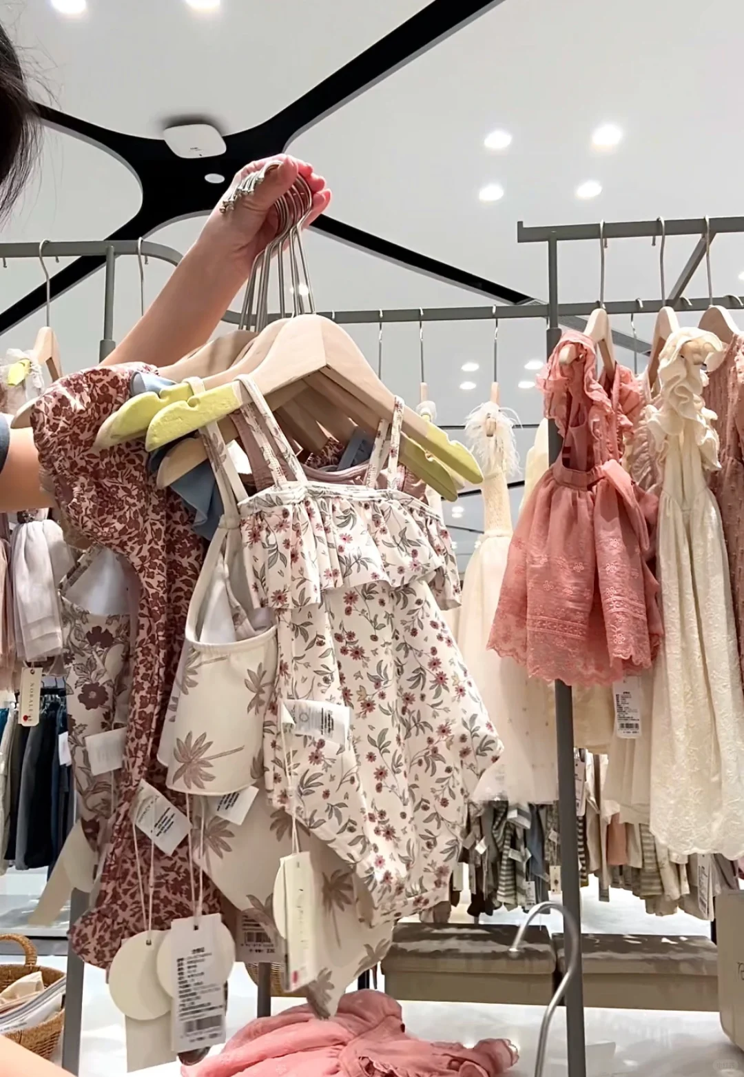 西安店里的衣服视频随便一截图都好美