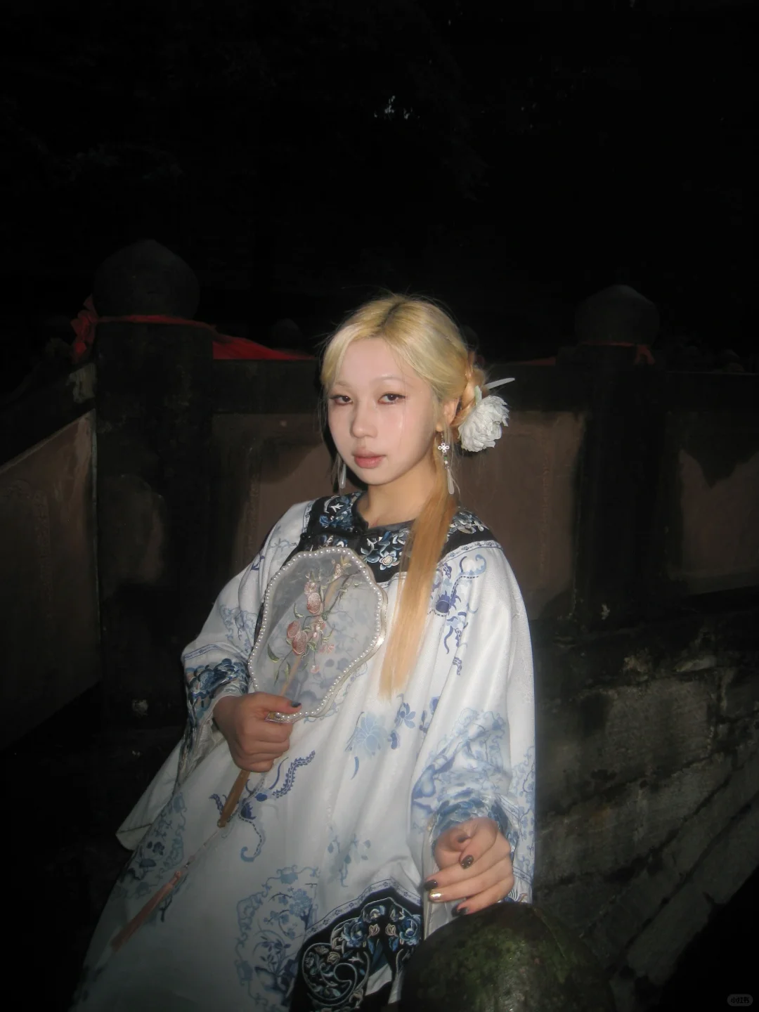 浅发美女在凤凰拍了写真不要发朋友圈！