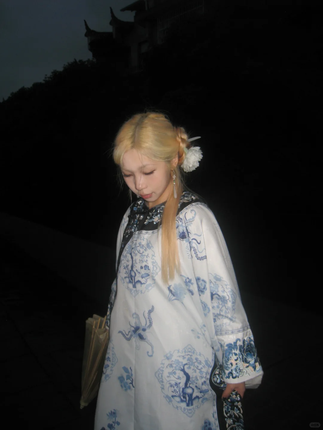 浅发美女在凤凰拍了写真不要发朋友圈！