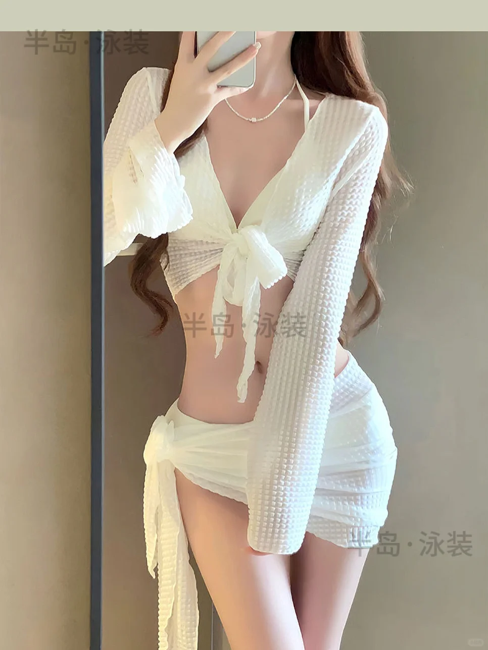 👙白色比基尼，度假新潮流🌴