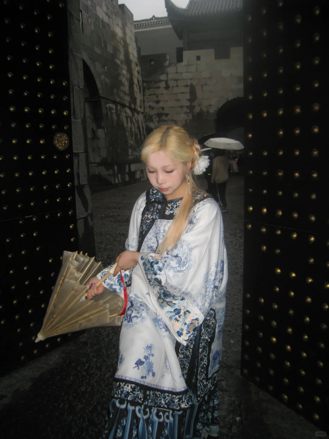 浅发美女在凤凰拍了写真不要发朋友圈！