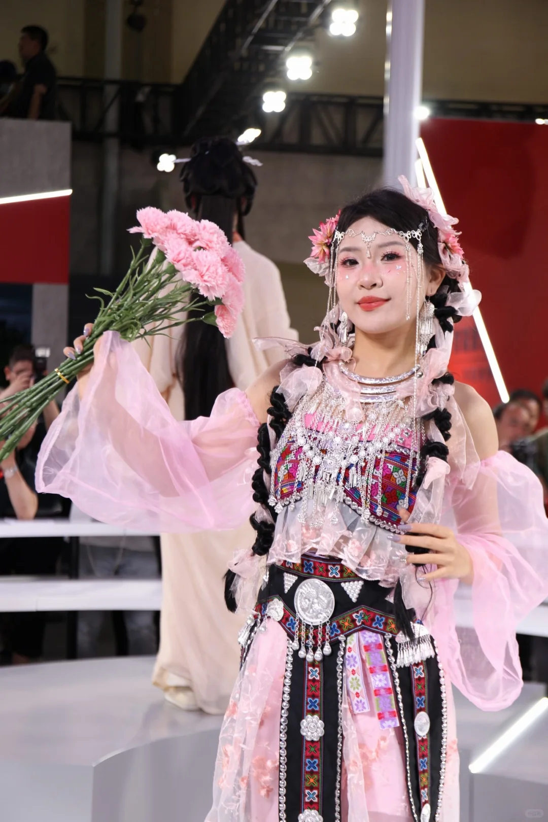 PE展会好看的美女