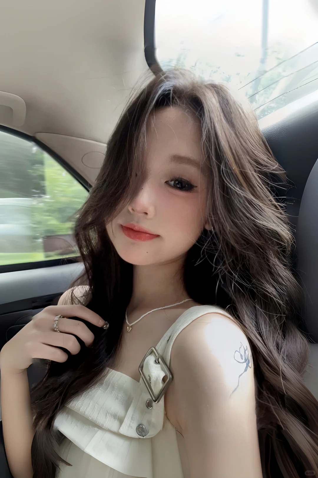 一组车上的自拍