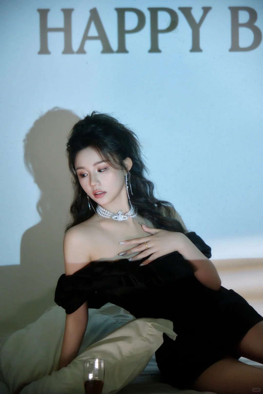 发理财天天违规，只能发美女了