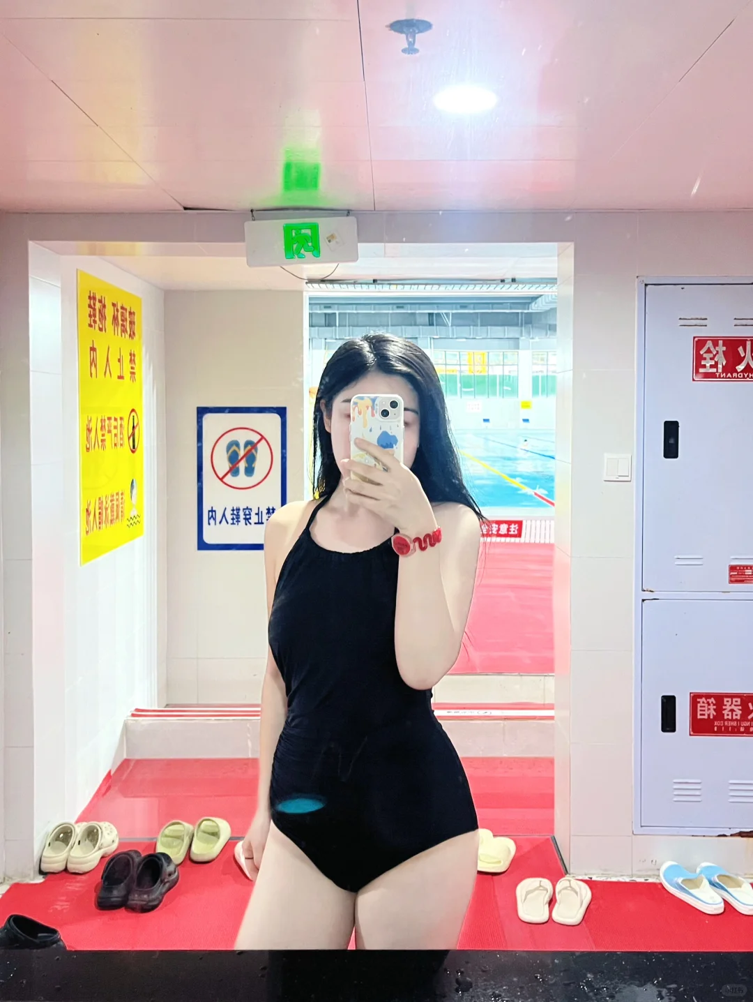 呛了三口水踢了四次人