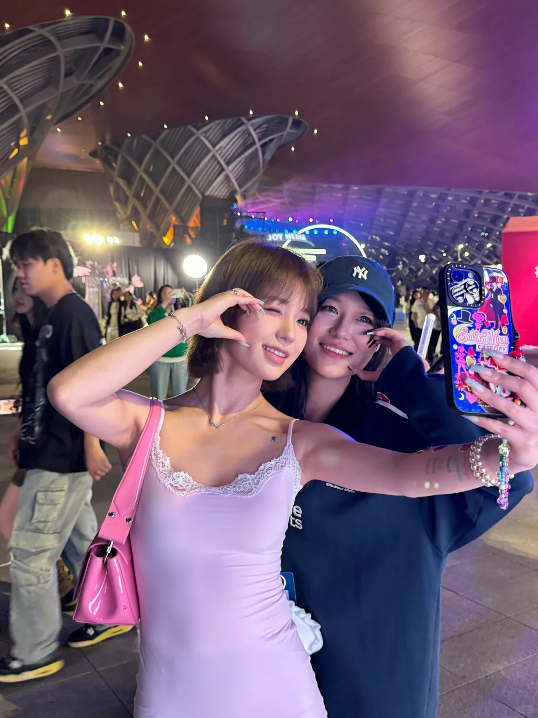 互联网打工人面基美女们的一天！