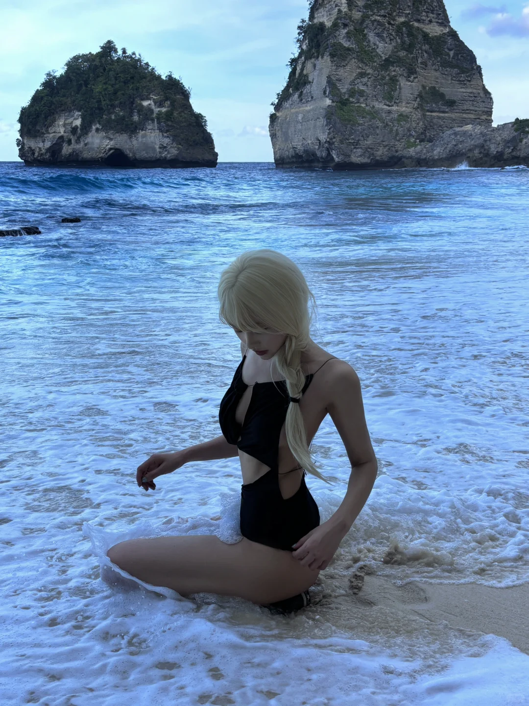 海边度假超好拍 露背泳衣式上衣