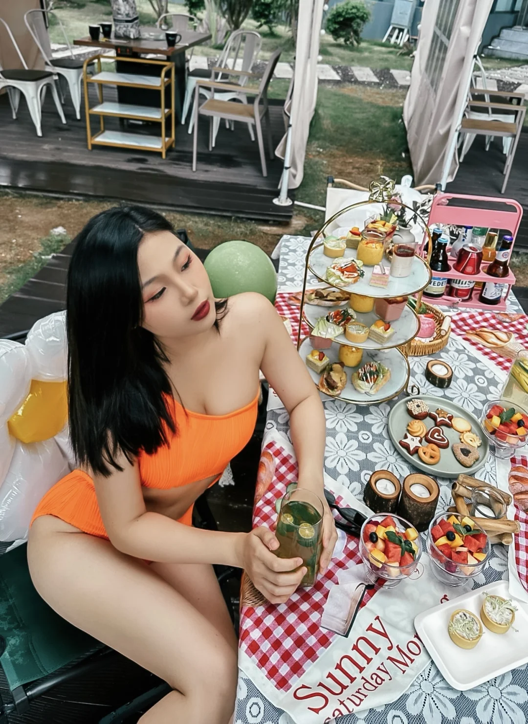 泳池漂浮下午茶怎么拍📷ins辣妹轻松拿捏