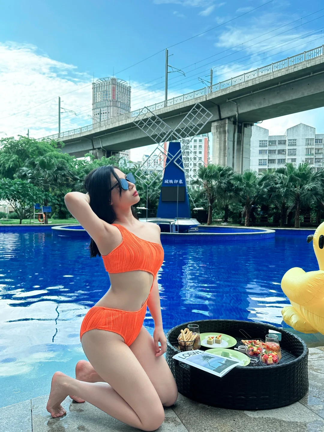 泳池漂浮下午茶怎么拍📷ins辣妹轻松拿捏