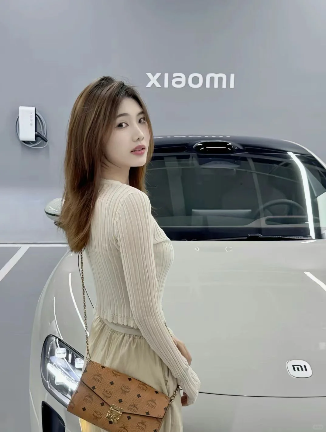 喜提小米 SU7 的美女合集