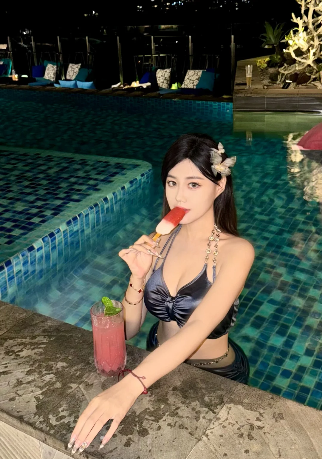 泳池拍照🦋