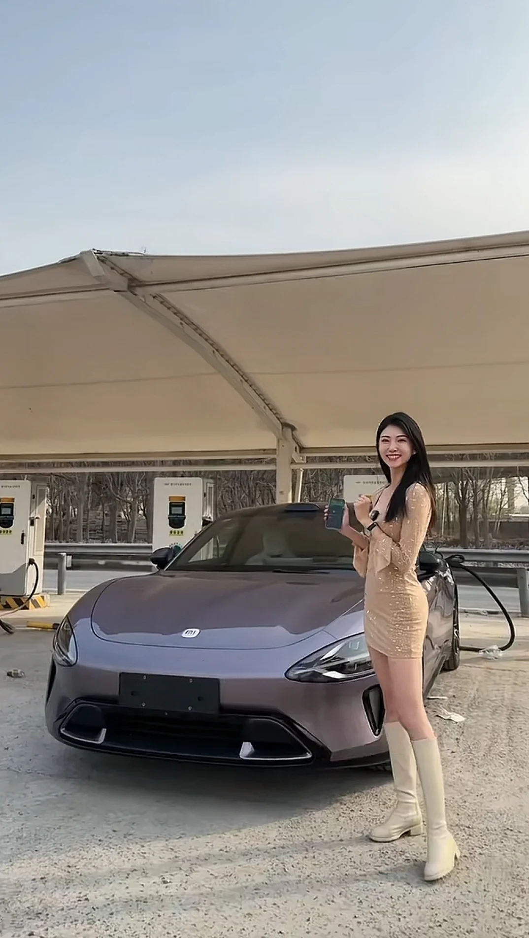 喜提小米 SU7 的美女合集