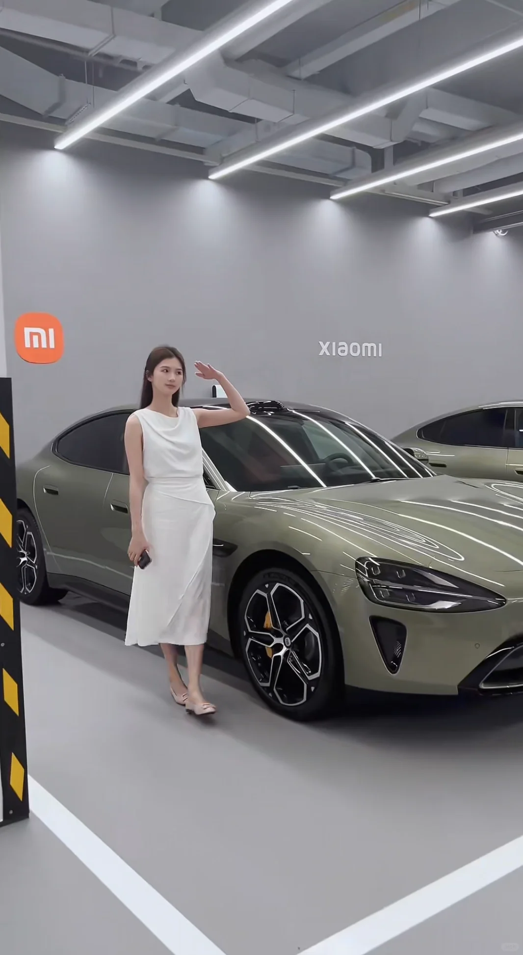 喜提小米 SU7 的美女合集