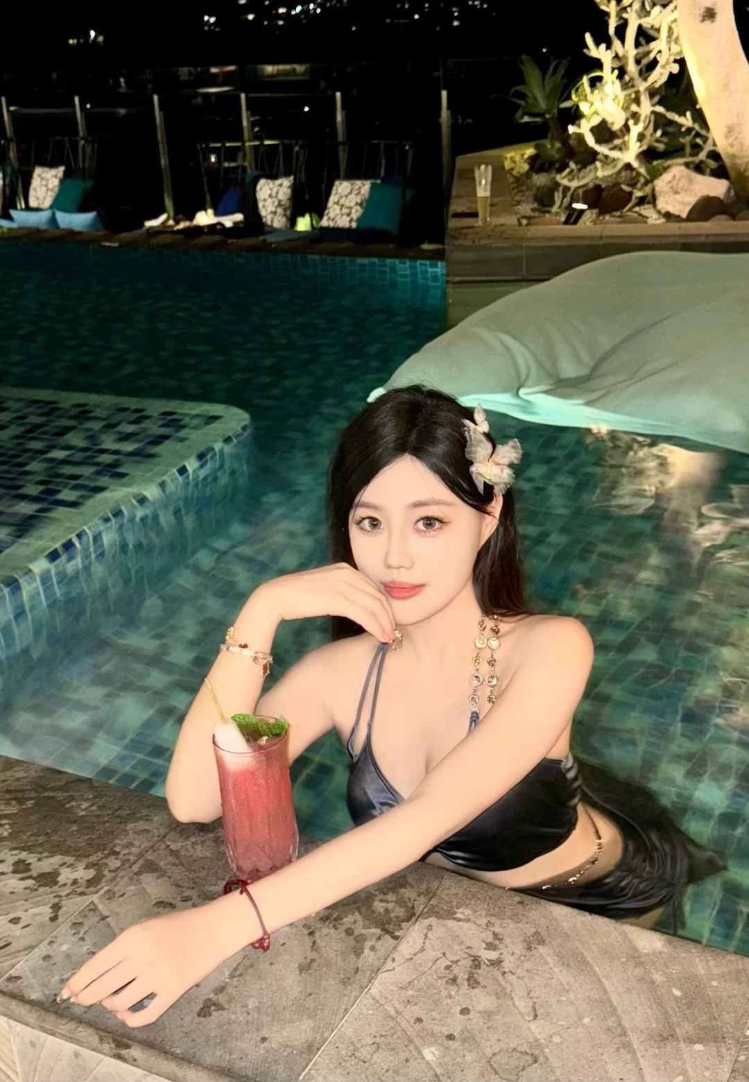 泳池拍照🦋