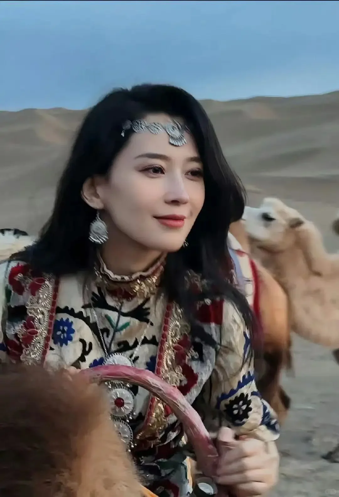 汪峰这是和三星大公主谈上了吗？森林北撞脸