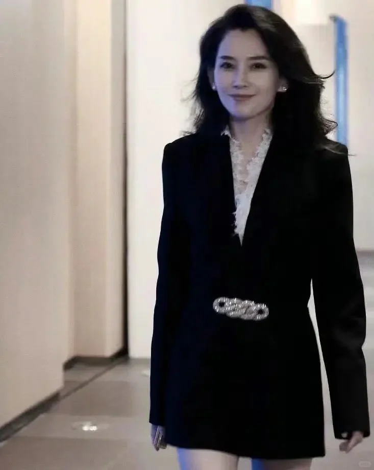 汪峰这是和三星大公主谈上了吗？森林北撞脸