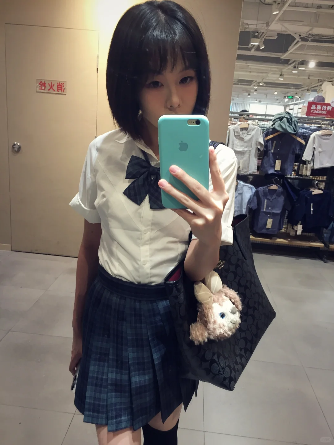 短发和制服