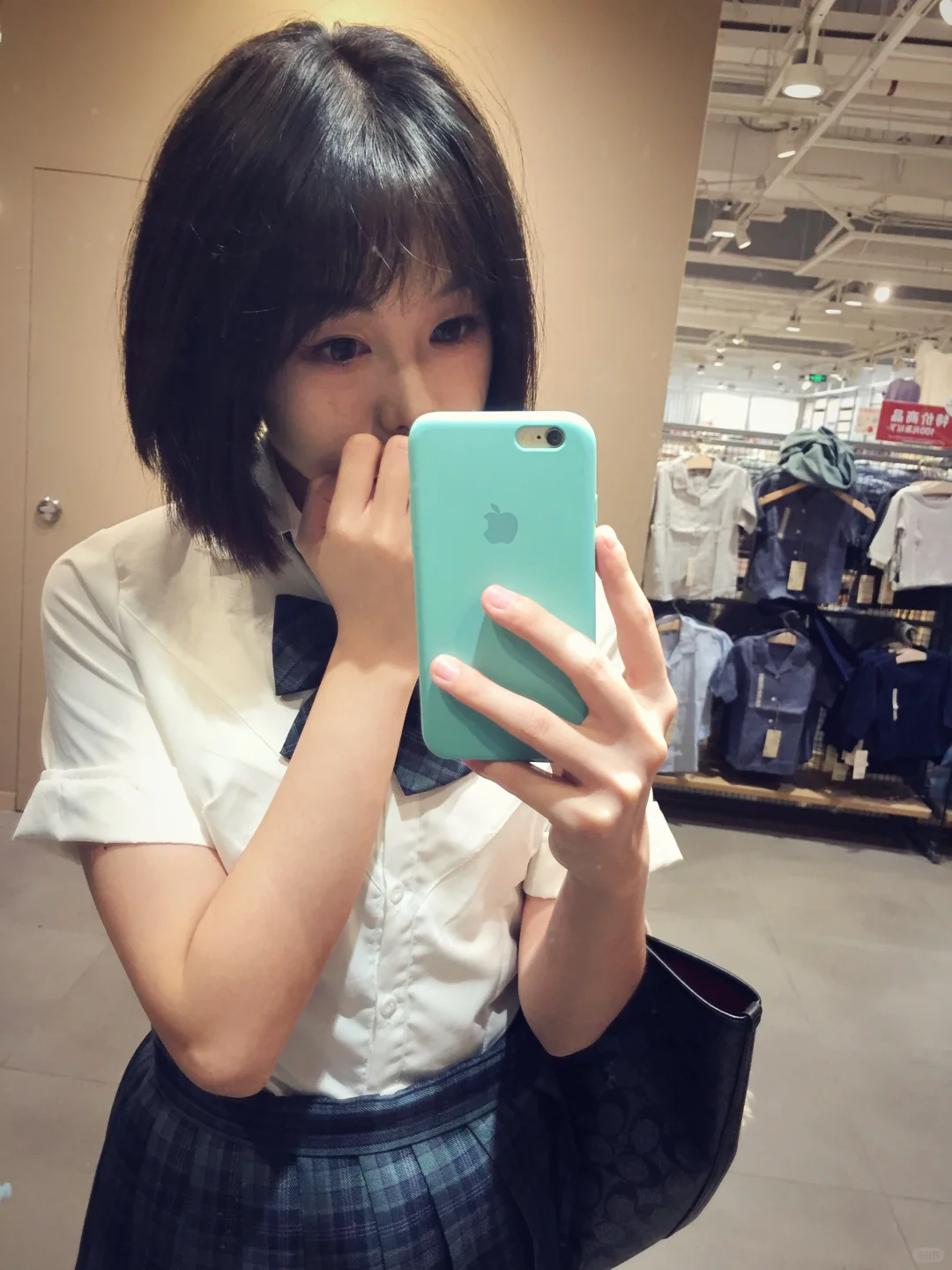 短发和制服