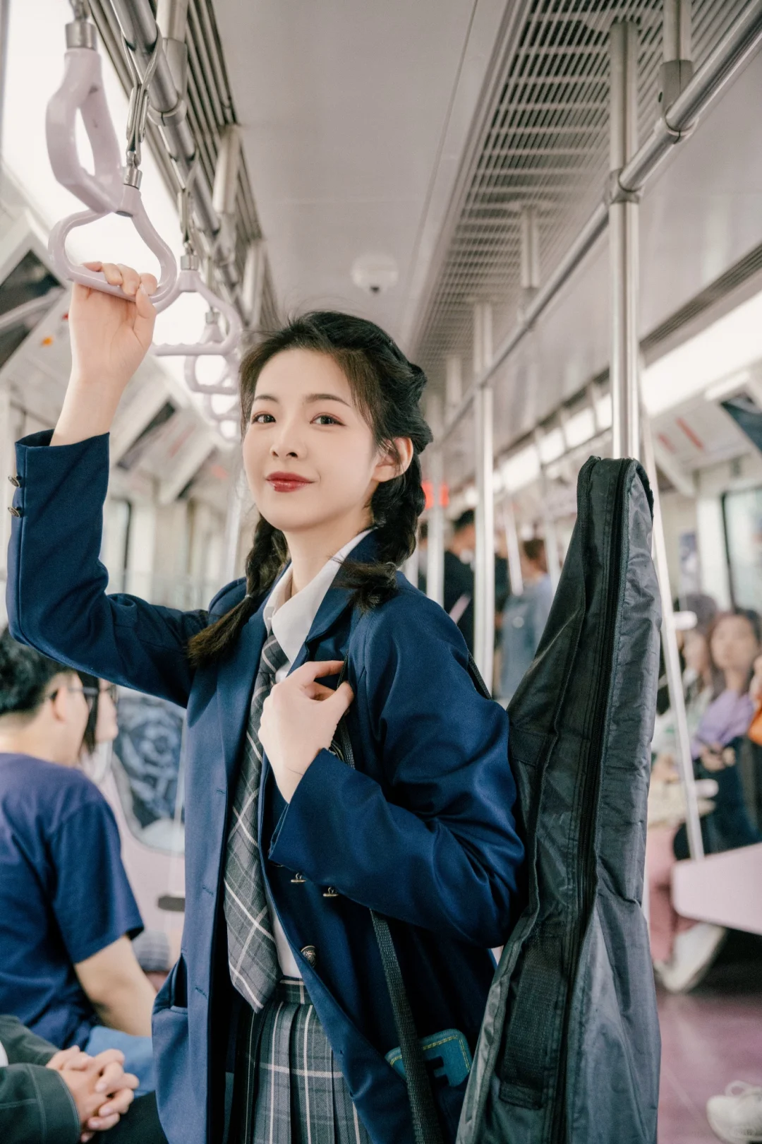 在地铁站拍出了日系学生妹的感觉！