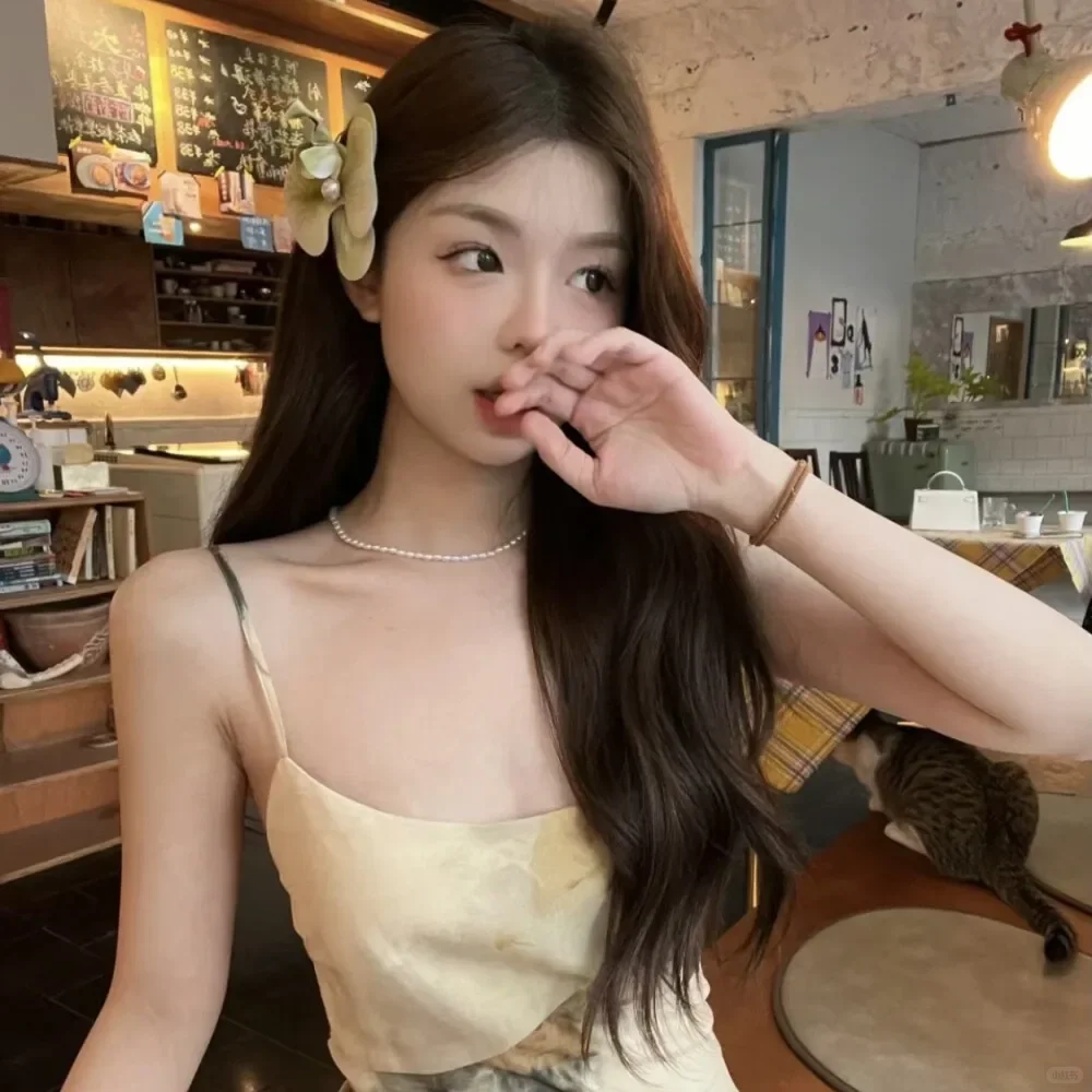 纯欲性感甜妹风女生头像