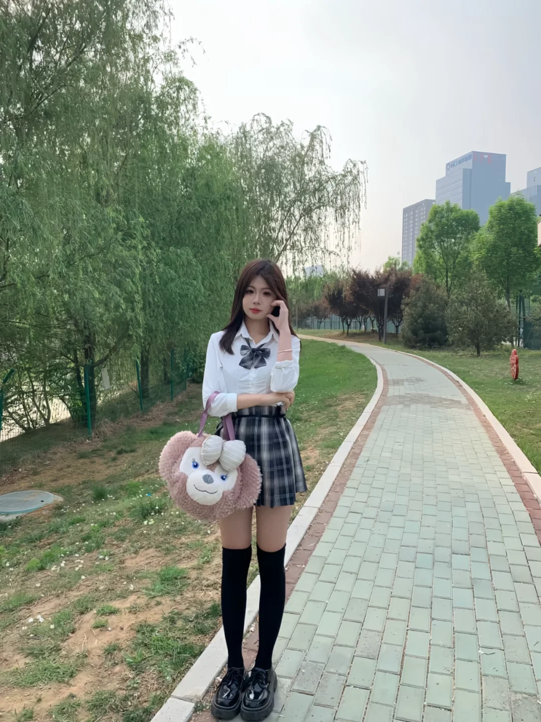 可漂亮的花周围都是 你也会为我着迷吗