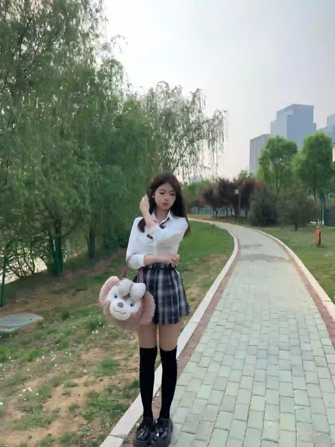 可漂亮的花周围都是 你也会为我着迷吗