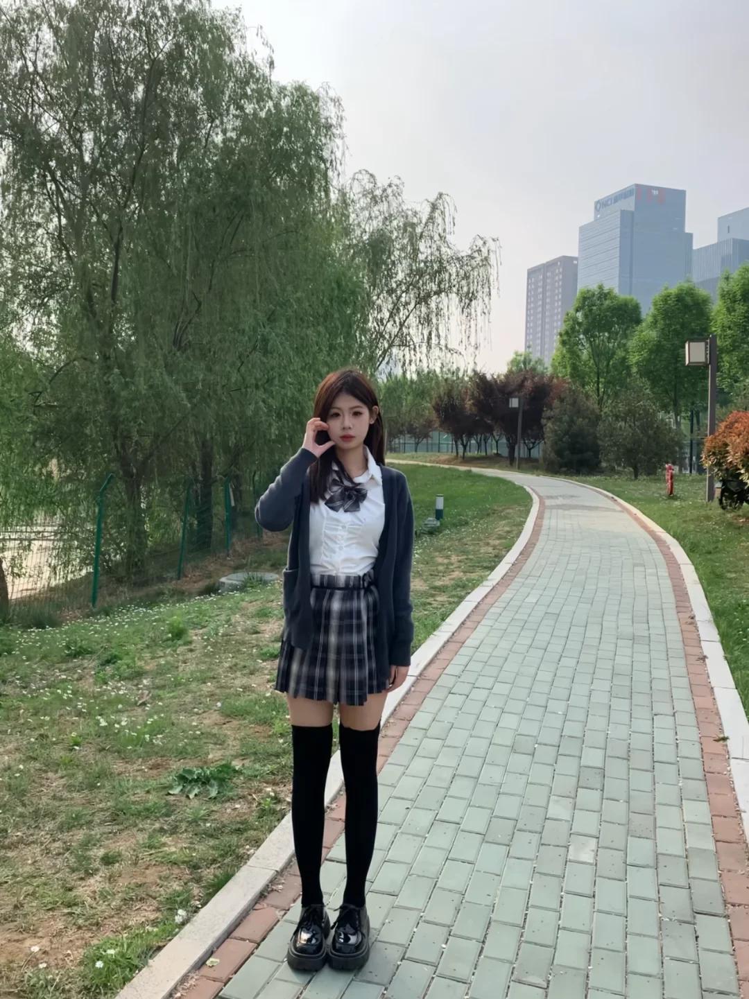 可漂亮的花周围都是 你也会为我着迷吗