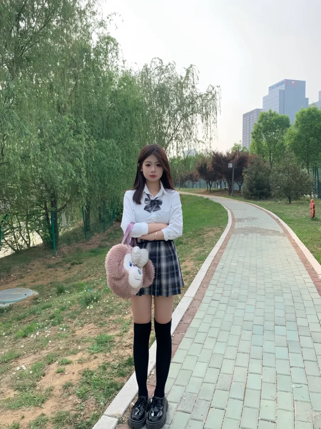 可漂亮的花周围都是 你也会为我着迷吗