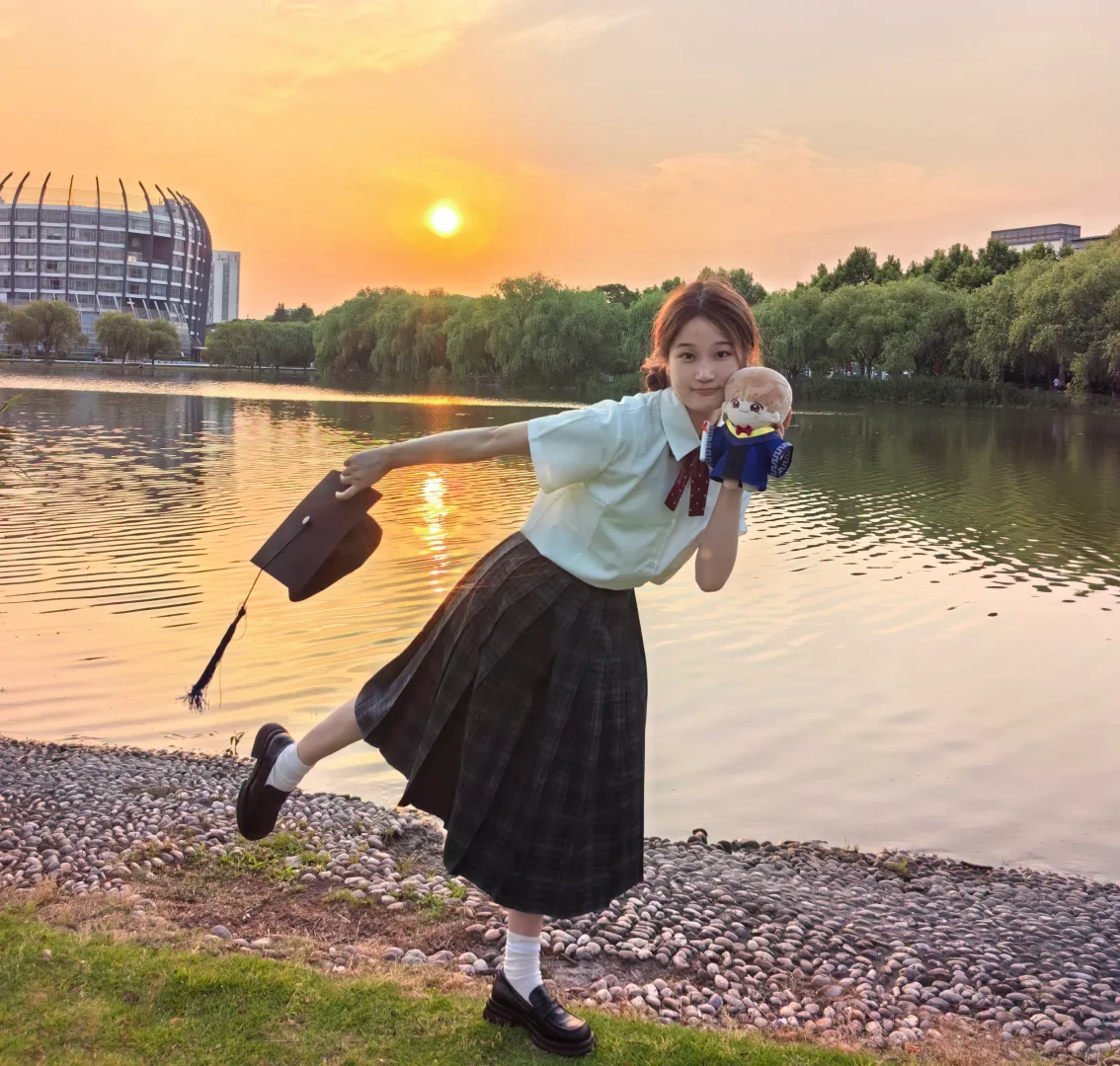 毕业咯毕业咯🎓