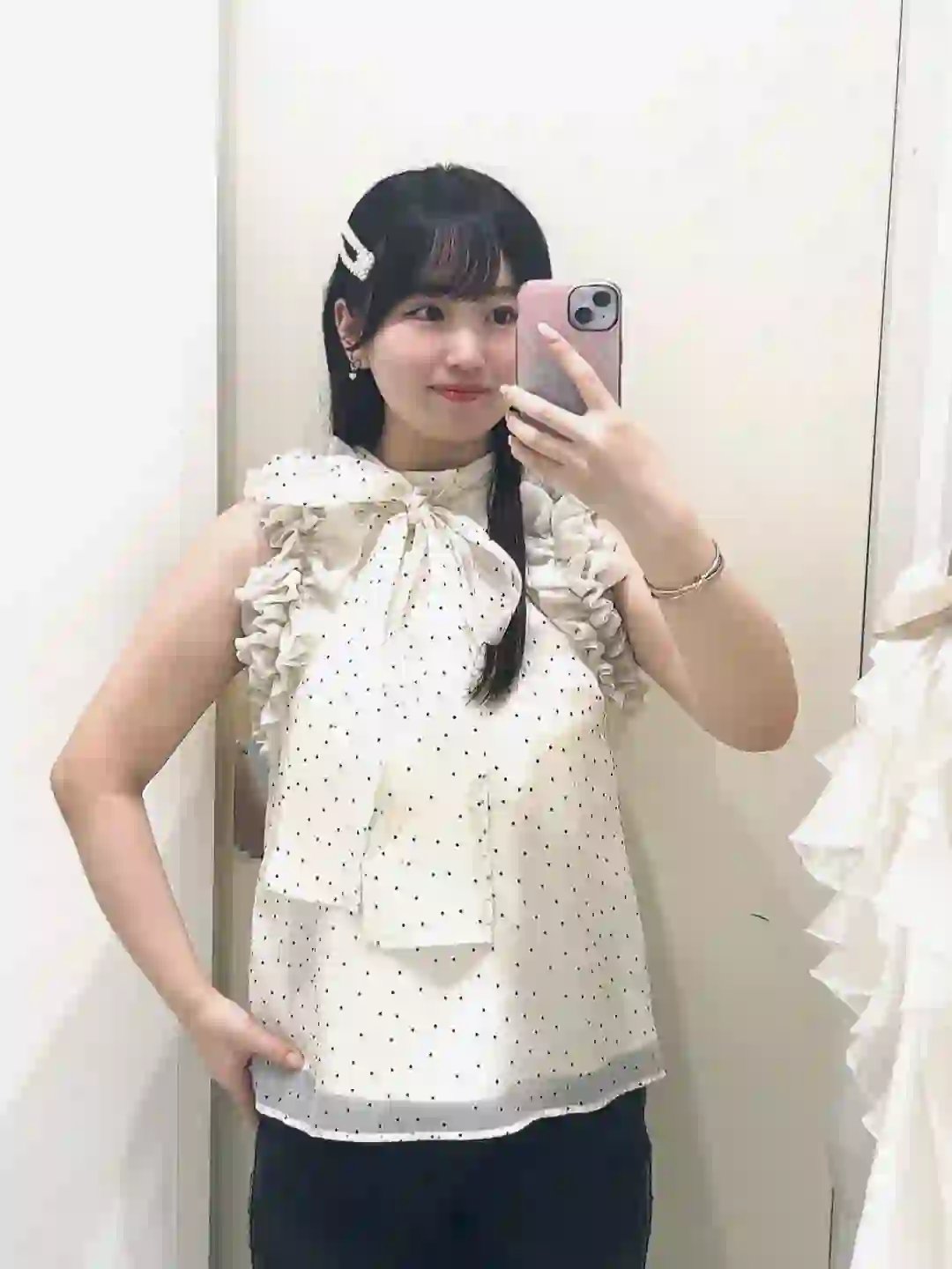 四千金是懂甜妹的！蝴蝶结上衣太可爱啦