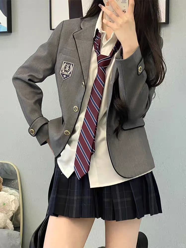 墨秋一下子五件新品西服每个都想要