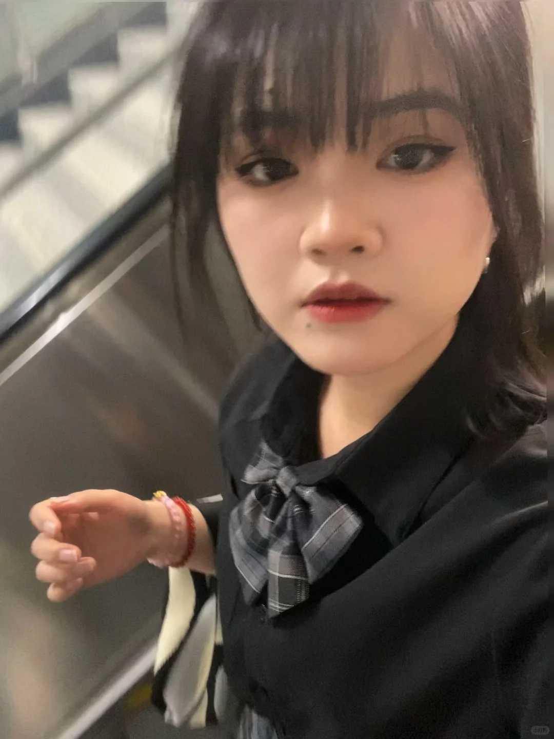 感觉浅色更好看一些？