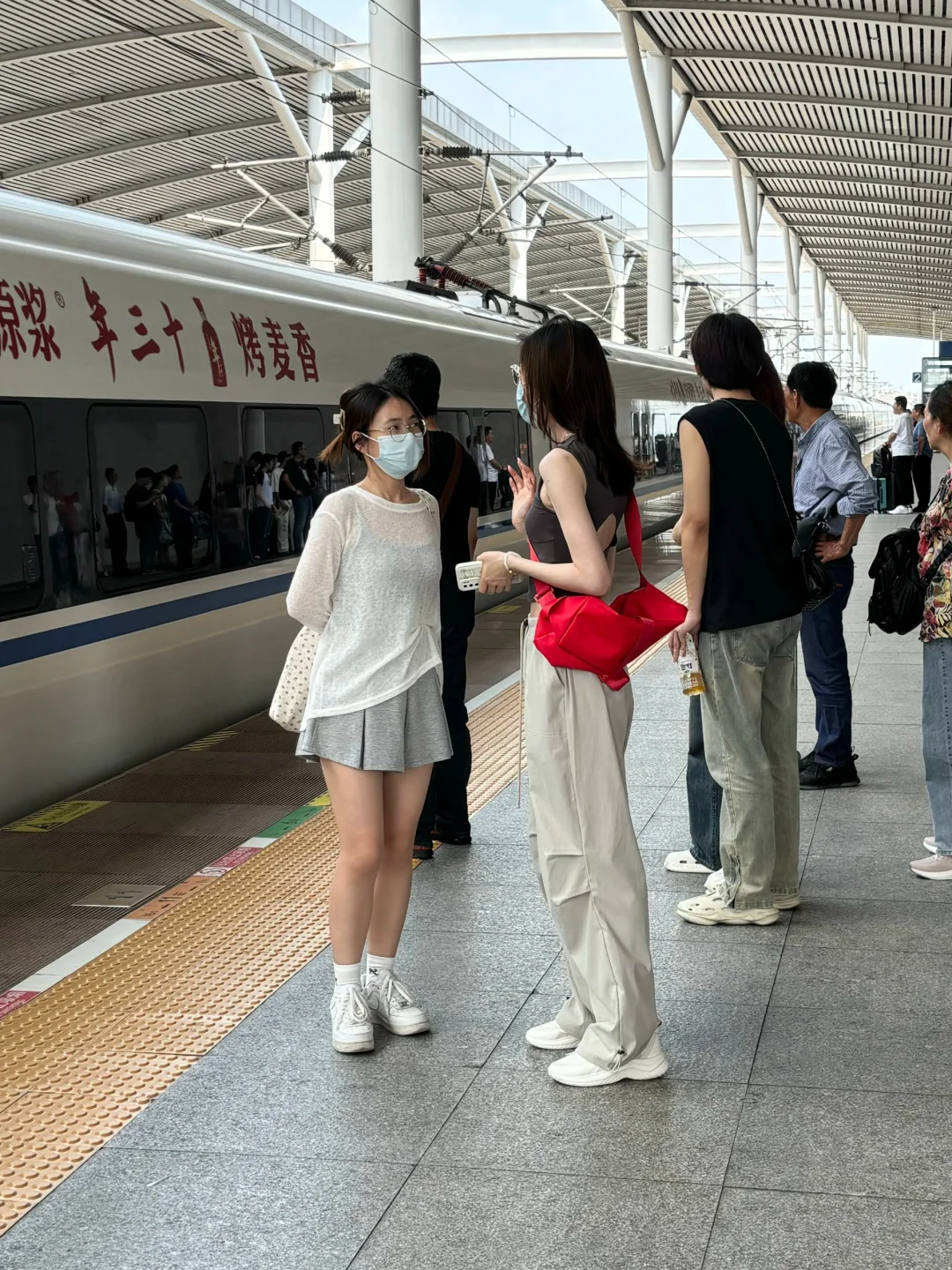 我c！我c！高铁站看到的！！！