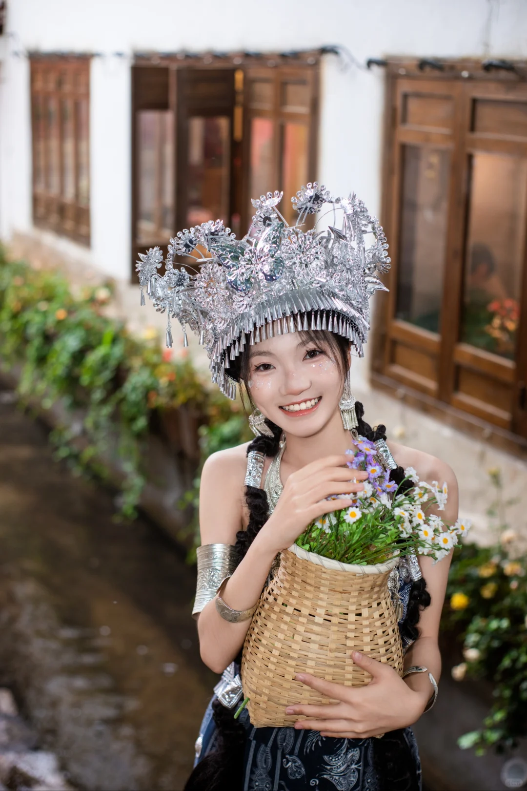 二百大洋拍的民族服饰太🉑了