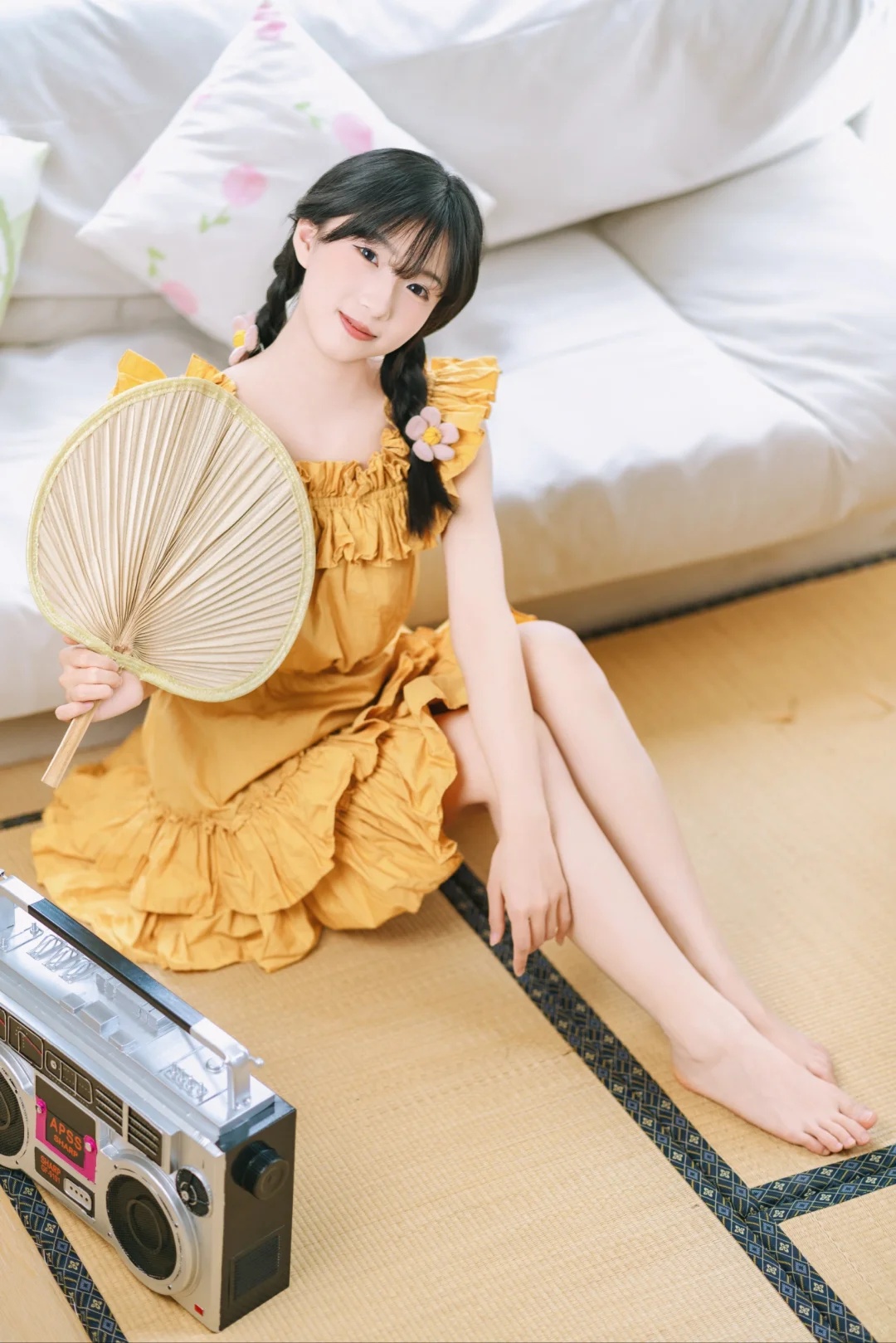 夏日炎炎，西瓜很甜，甜妹更甜