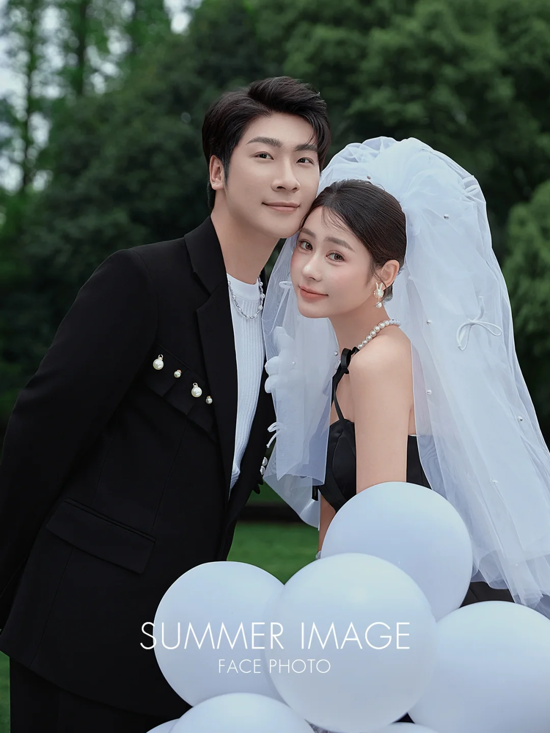 谁说甜妹不能拍黑纱草坪婚纱照⁉️